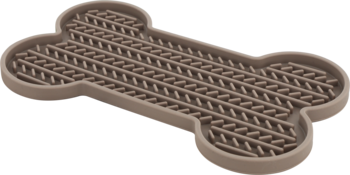 Beżowa mata spowalniająca jedzenie dla psa w kształcie kości, z wzorem labiryntu, widok z góry pod kątem.