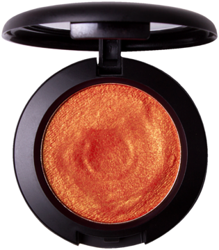 J.Cat Beauty Blush Mallow Soft Blusher, kremowo-pudrowy, shimmery pomarańczowy róż w otwartym czarnym kompakcie, widok z góry.