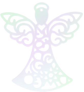 Dekoracyjna figurka anioła z wycinanym, koronkowym wzorem w opalizująco-białym kolorze, widok z przodu.