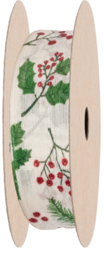 Biała wstążka świąteczna na szpuli z zielonymi liśćmi ostrokrzewu i czerwonymi jagodami, widok z boku.