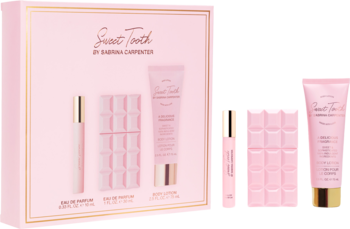 Różowe opakowanie zestawu Sabrina Carpenter Sweet Tooth: perfumy 30ml, 10ml i balsam 75g, na pastelowym tle.