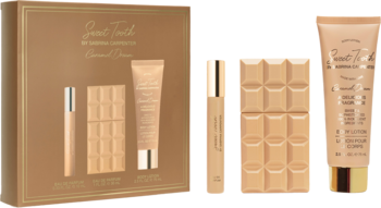 Sabrina Carpenter Caramel Dream Gift Set: beżowe pudełko z EDP, kremem i flakonem oraz osobne produkty, widok z góry.