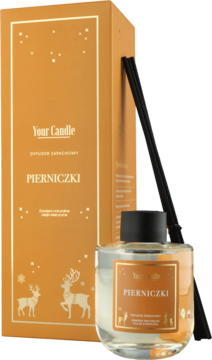 Your Candle Pierniczki dyfuzor zapachowy w szklanej butelce, czarne patyczki, obok pomarańczowego pudełka z reniferami.