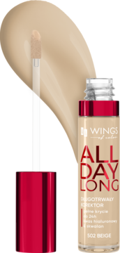 AA Wings of Color All Day Long płynny korektor 502 Beige, z aplikatorem i smugą produktu.