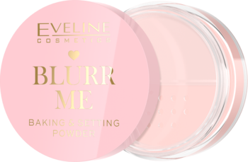 Różowy puder Eveline Blur Me! Baking & Setting, wieczko otwarte, złote napisy. Ultralekki puder utrwalający.