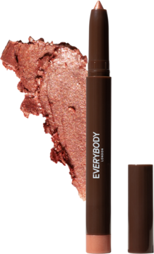 Brokatowy cień w kredce Everybody London Copper, z wysuniętym miedzianym rysikiem i swatch’em obok.