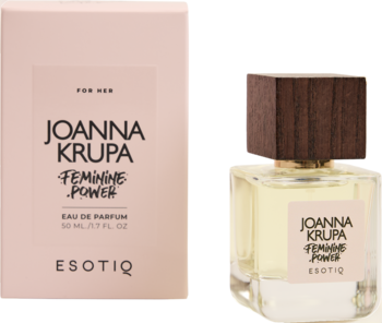 Woda perfumowana Esotiq Joanna Krupa Feminine Power, butelka z drewnianym korkiem i różowe pudełko obok.