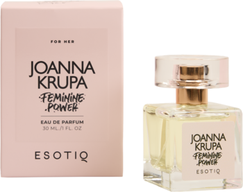 Perfumy Esotiq Joanna Krupa Feminine Power 50 ml: jasnoróżowe pudełko i butelka, widok z przodu.
