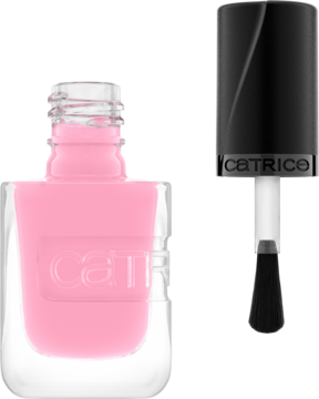 Różowy żelowy lakier Catrice Gel Affair Cosmo Where Is Wanda? w otwartej szklanej butelce, obok pędzelek.