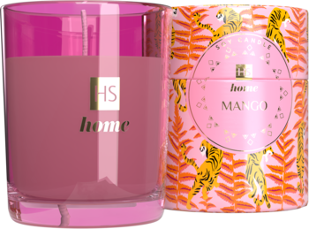 Różowa szklana świeca MOMENTS Mango z logo "HS home" obok cylindrycznego pudełka z tygrysami.