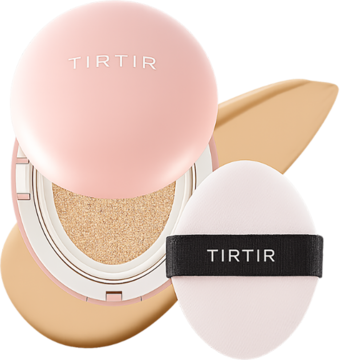 Różowy TIRTIR Mask Fit Cushion Mini otwarty, z podkładem 21W Natural Ivory i białym puffem TIRTIR obok.