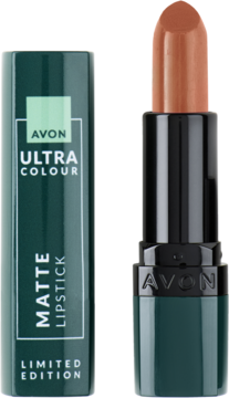 Matowa pomadka Avon Ultra Colour, edycja limitowana. Beżowa szminka wystaje z czarnej bazy, obok zielonej zatyczki.
