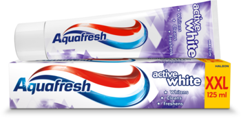 Pasta Aquafresh Active White XXL, tubka na fioletowo-białym pudełku 125ml, widok z przodu.
