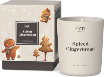 Biała świeca sojowa EZTI Spiced Gingerbread w słoiku, obok pudełka z motywem piernikowym, widok z przodu.