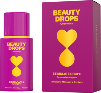 Fioletowe serum STIMULATE DROPS z mikroigłami i peptydami. Widok butelki i pudełka obok siebie, żółte logo.