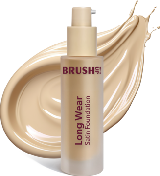 Długotrwały podkład BRUSH! Long Wear Satin Foundation, beżowa butelka z pompką, na tle smugi produktu.
