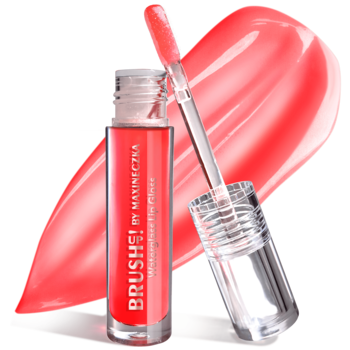 BRUSH! BY MAXINECZKA błyszczyk w coralowym odcieniu z aplikatorem, na tle szklistej smugi koloru.