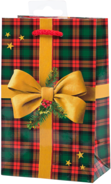 Świąteczna torba prezentowa w czerwoną i zieloną szkocką kratę, ze złotą kokardą, ostrokrzewem i gwiazdkami.