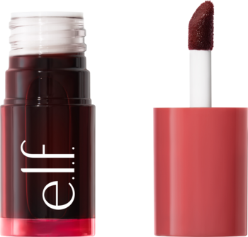 e.l.f. Sheer For It Cherry Cola tint do ust i policzków: butelka z ciemnobrązowym płynem, widoczny koralowy aplikator.