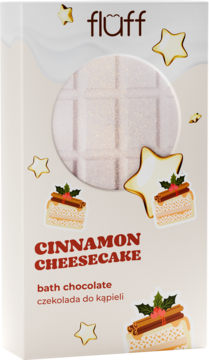 Fluff Cinnamon Cheesecake bath chocolate, białe pudełko z gwiazdkami, widoczne paski czekoladki do kąpieli.