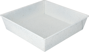 Biała, płytka kwadratowa taca z tworzywa sztucznego, o lekko nakrapianej powierzchni, widok z góry pod kątem.