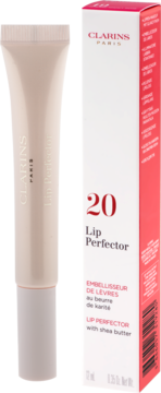 Beżowy błyszczyk Clarins Lip Perfector w tubce i jego białe opakowanie z czerwonymi detalami na białym tle.