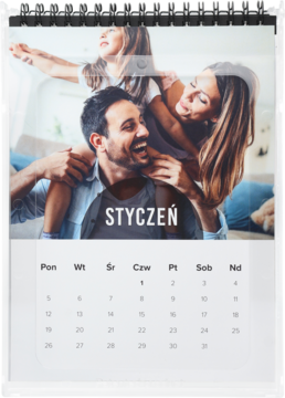 Peel & Stick Calendar DESKTOP 15x20, spiralny, z radosną rodziną i miesiącem Styczeń na białym tle.