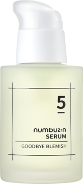 Numbuz:n No.5 Goodbye Blemish Serum, zielona szklana butelka z białą pompką, widok z przodu.
