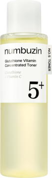 Numbuzin No. 5 Glutathione Vitamin Concentrated Toner w białej butelce, żółty płyn, widok z przodu.