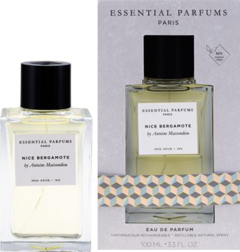Perfumy Essential Parfums Nice Bergamote: przezroczysta butelka z jasnym płynem i czarnym korkiem, obok pudełko w szaro-białe wzory.