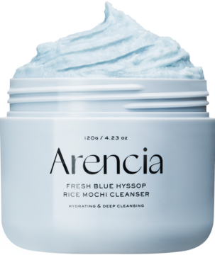 Biały słoik Arencia Fresh Blue Hyssop Rice Mochi Cleanser, otwarty, z widocznym puszystym niebieskim musem.