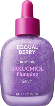 Fioletowe serum EQQUAL BERRY BAKUCHIOL w butelce z brokatem i ciemnoróżowym aplikatorem, widok z przodu.