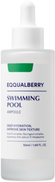 Biała butelka EQQUALBERRY SWIMMING POOL Ampoule 50ml z kroplomierzem, intensywnie nawilżający, widok z przodu.