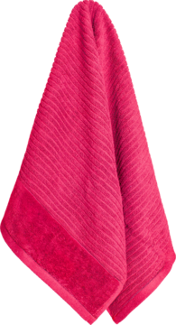 Duży, różowy ręcznik kąpielowy frotte z widocznymi poziomymi prążkami i szerszym, gładkim brzegiem, wiszący pionowo.