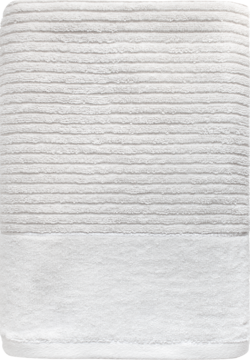 Biały, puszysty ręcznik kąpielowy z prążkowaną fakturą i gładkim dolnym pasem, widok z przodu.