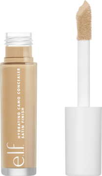 e.l.f. Hydrating Camo Concealer, płynny korektor w odcieniu Tan Sand, z dużym aplikatorem obok, satynowe wykończenie.