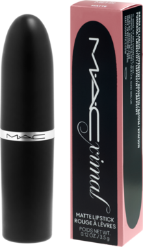 Czarna pomadka MAC Ximal Silky Matte ze srebrnym paskiem i różowo-czarny kartonik z logo, widok z boku.