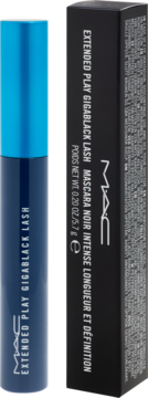 Tusz MAC Extended Play Gigablack Lash w ciemnoniebieskiej tubie z niebieską nakrętką i czarne opakowanie, widok z boku.