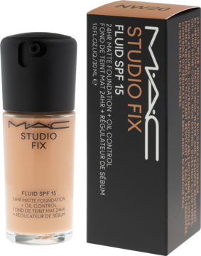 Matujący podkład MAC Studio Fix Fluid SPF 15 w szklanej butelce z pompką i czarnym pudełkiem, widok pod kątem.