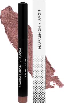 Cień w kredce Avon Power Stay Bronze Sugar, brązowy, w czarnej obudowie. Obok białe pudełko i smuga koloru.