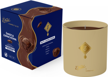 Świeca E. Wedel x Candly & Co "Nadziana Deserowa" w kremowym słoiku obok ciemnoniebieskiego pudełka.