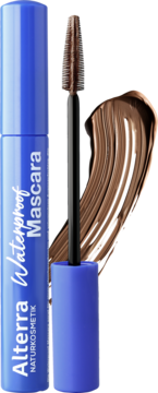 Alterra Waterproof Mascara w niebieskiej tubie z brązową szczoteczką i smugą tuszu obok, widok z przodu.