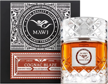 Mawj Cognac Blaze 100ml, bursztynowy flakon perfum unisex i czarne ozdobne pudełko, widok pod kątem.