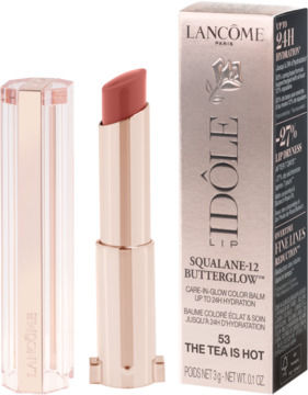 Otwarta pomadka Lancôme Idôle The Tea Is Hot, rose gold, obok pionowego pudełka produktu.