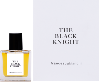 Perfumy Francesca Bianchi The Black Knight: żółta butelka z czarnym korkiem, białe opakowanie z napisem. Widok z przodu.