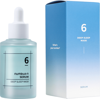 Numbuzin No.6 Deep Sleep Mask Serum: błękitna butelka z kroplomierzem i pudełko, nawilżająca maska na noc. Widok z przodu.