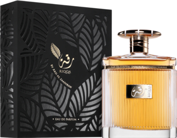 Woda perfumowana Ard Al Zaafaran Riqqa, złota ryflowana butelka obok czarnego pudełka z motywem liści, z przodu.