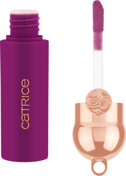 Catrice Róż w płynie Hollyglazing C02 Wine Not?, butelka w kolorze wina z wyciągniętym aplikatorem, widok z przodu.