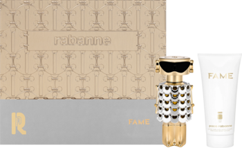 Paco Rabanne Fame zestaw: futurystyczna butelka wody perfumowanej i biały balsam do ciała na tle złoto-szarego pudełka.