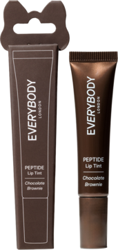 Peptydowy tint do ust Everybody London Chocolate Brownie w brązowym kartonowym pudełku i tubce obok siebie.
